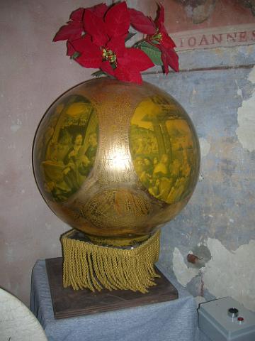 Terrae Novae - sfera in ceramica ( Toscana).JPG