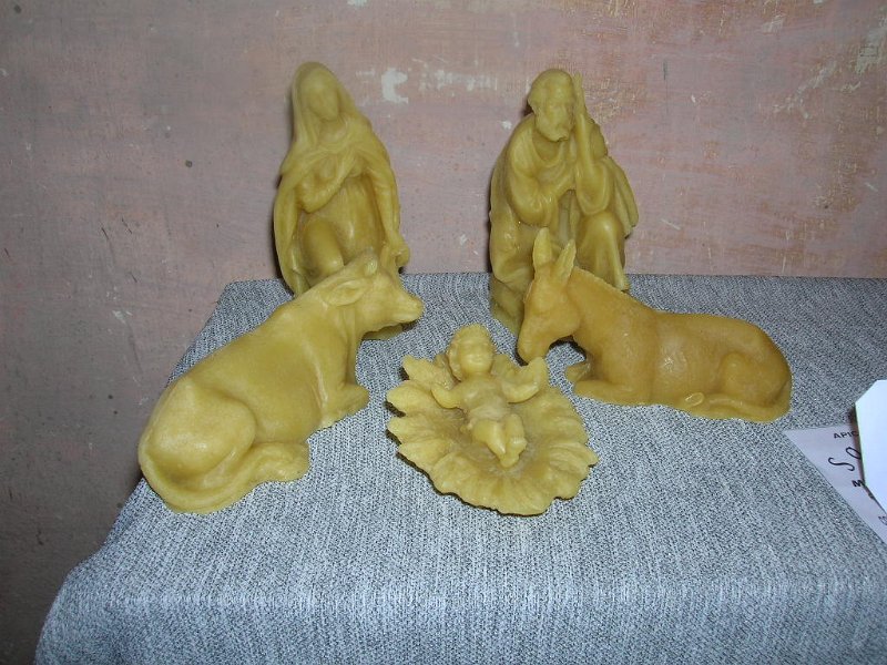 Franco Giglio - natività in cera di api -.JPG