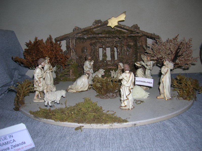 Nuova Zelanda - statue in ceramica.JPG