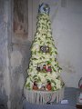 Torre girevole con 12 natività di 12 nazioni realizz. da studenti americani in stage per il -Sogno del presepe-