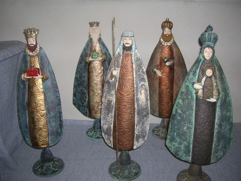 Filippine - statue in lamiera battuta(f.c.).JPG